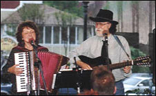 Lou & Peter Berryman at the Black Sheep Cafe, 5/12/02